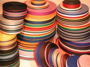 為什么丙綸長(cháng)絲制成的地毯受歡迎？